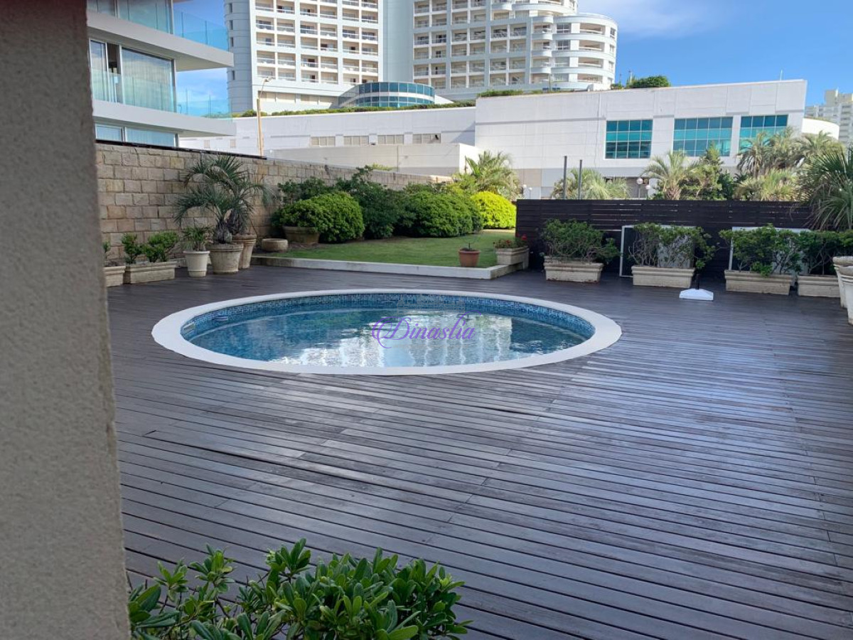 Apartamento ID.138 - Alquiler temporal Apartamento Premium de 3 dormitorios frente al mar Playa Mansa, Punta del Este