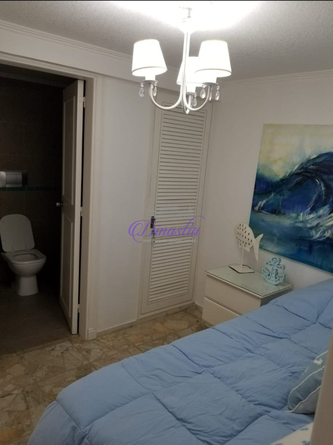 Apartamento ID.423 - Alquiler temporario Apartamento 2 y medio dormitorios mas dependencia en Playa Mansa, Punta del Este.