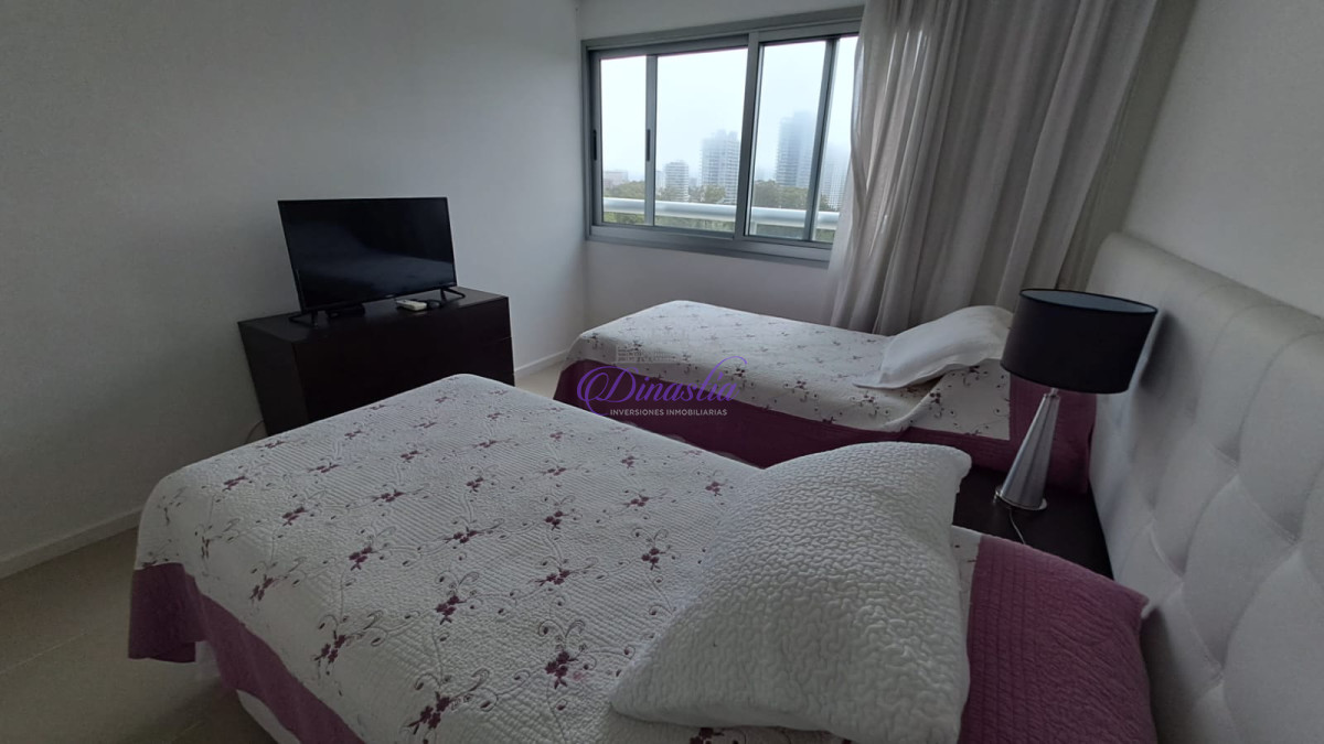 Apartamento ID.365 - Alquiler temporario Apartamento 3 dormitorios en Playa Brava, Punta del Este.