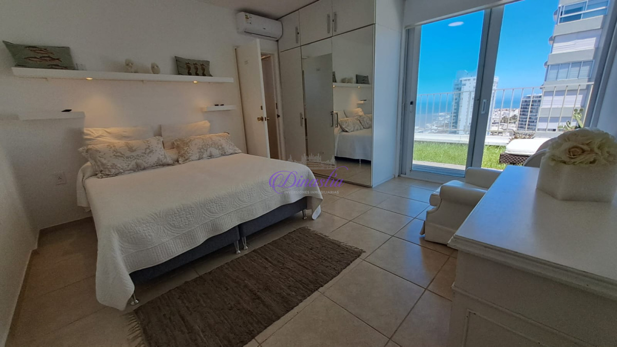 Apartamento ID.445 - Alquiler temporario Penthouse de 2 dormitorios en Península, Punta del Este.