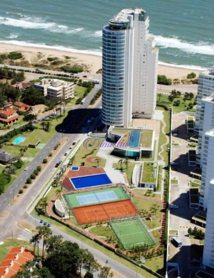 Apartamento ID.196 - Alquiler Apartamento 3 dormitorios en Playa Mansa, Punta del Este.