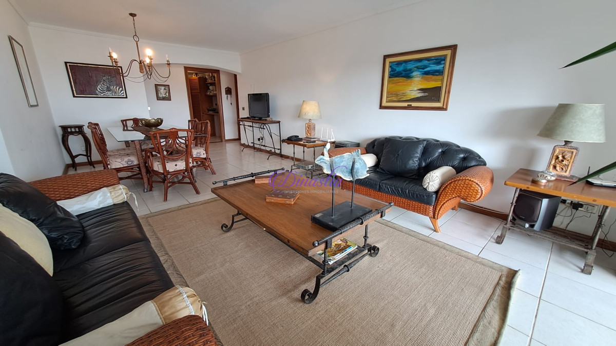Apartamento ID.287 - Venta Apartamento de 3 dormitorios y dependencia completa frente al mar en Manantiales, Maldonado
