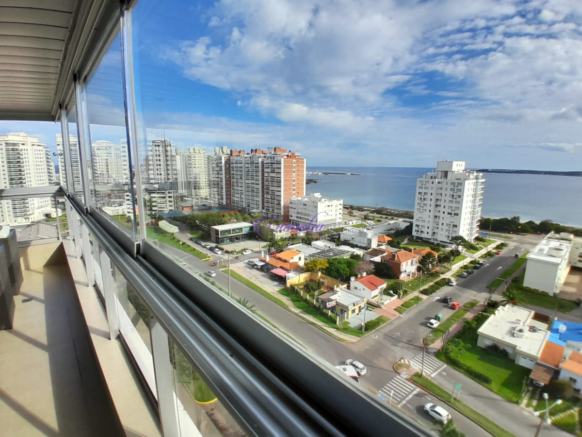Apartamento ID.188 - Alquiler Temporario Apartamento de 2 dormitorios en Playa Mansa, Punta del Este.