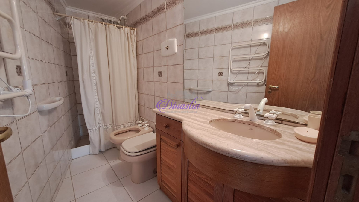 Apartamento ID.287 - Venta Apartamento de 3 dormitorios y dependencia completa frente al mar en Manantiales, Maldonado