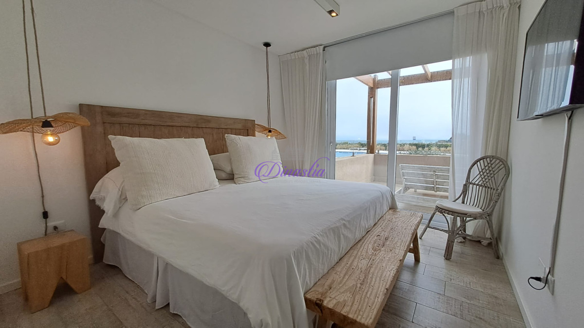Apartamento ID.290 - Alquiler temporario Apartamento de 3 dormitorios frente al mar en La Barra, Maldonado