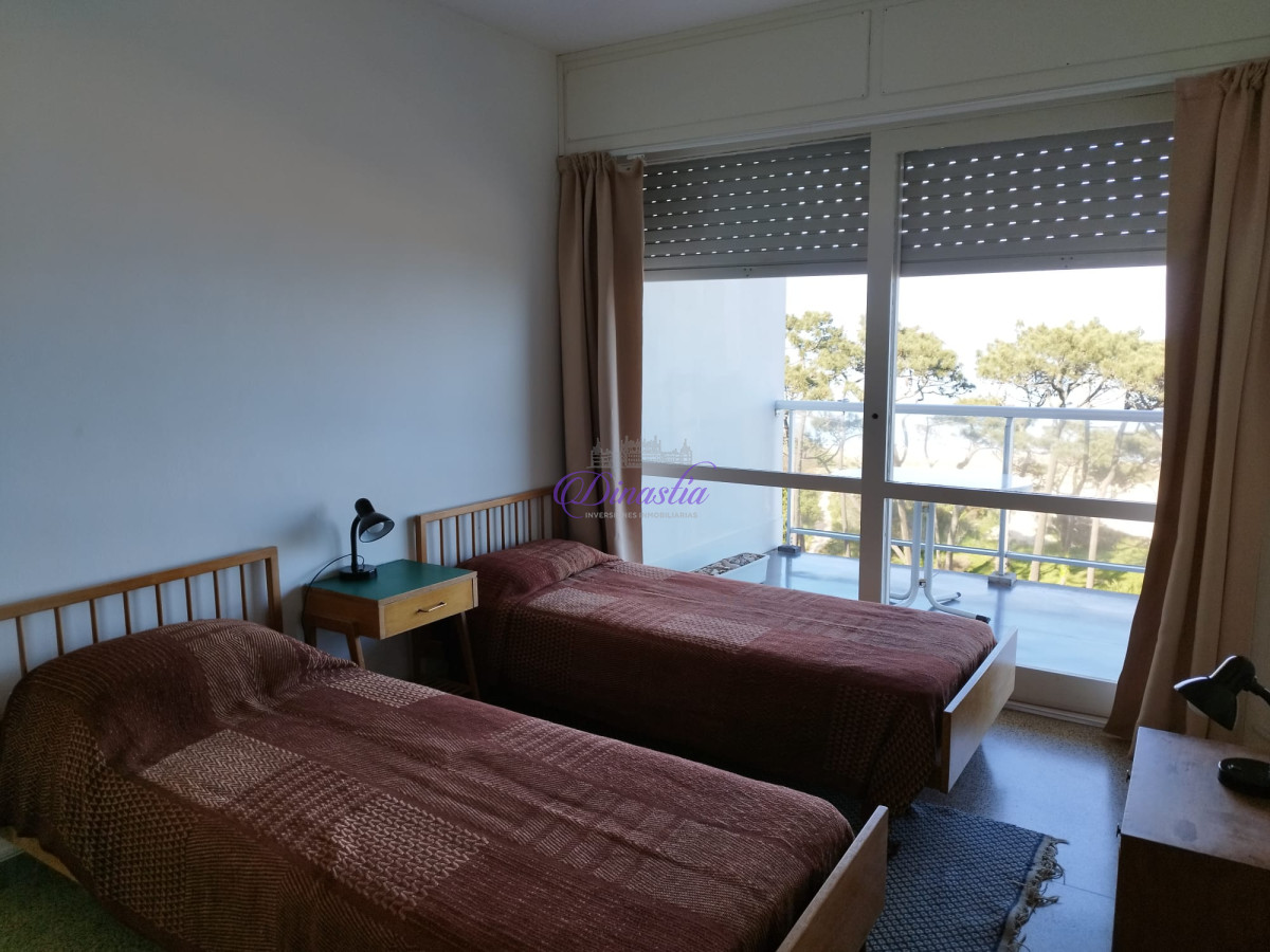 Apartamento ID.435 - Alquiler temporario Apartamento de 1 dormitorio frente al mar Playa Mansa, Punta del Este.