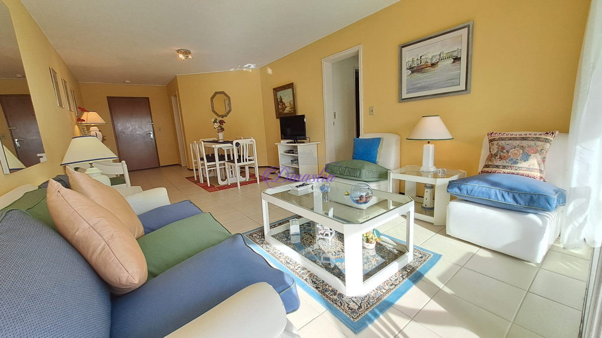 Apartamento ID.296 - Venta Apartamento de 2 dormitorios sobre Roosevelt, Punta del Este
