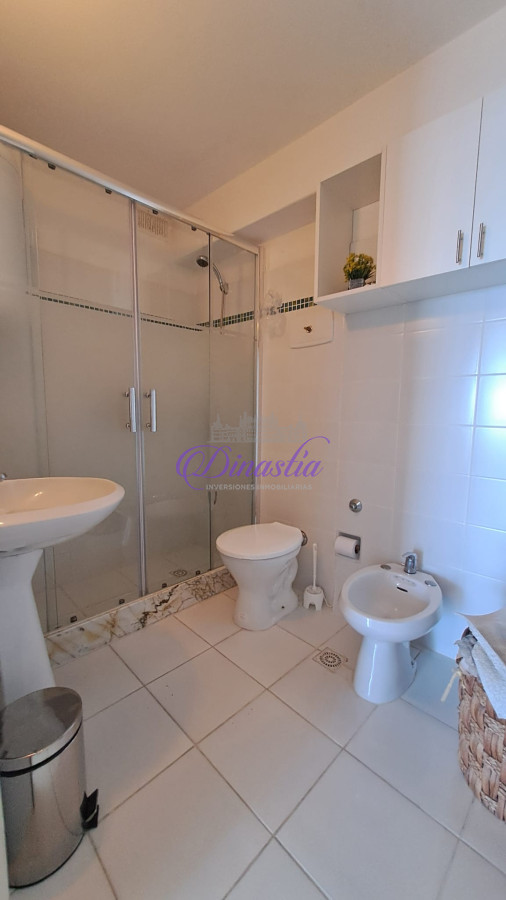Apartamento ID.436 - Alquiler temporario Apartamento de 2 dormitorios en Península, Punta del Este.