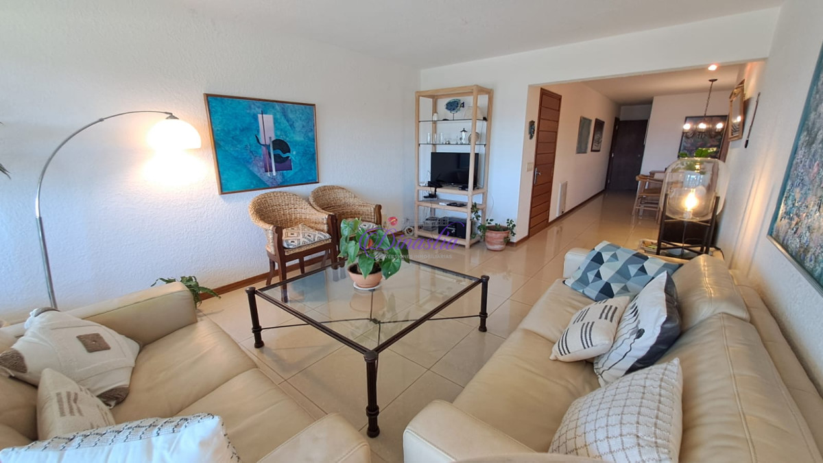 Apartamento ID.437 - Alquiler temporario Apartamento 3 dormitorios frente al mar en Playa Mansa, Punta del Este
