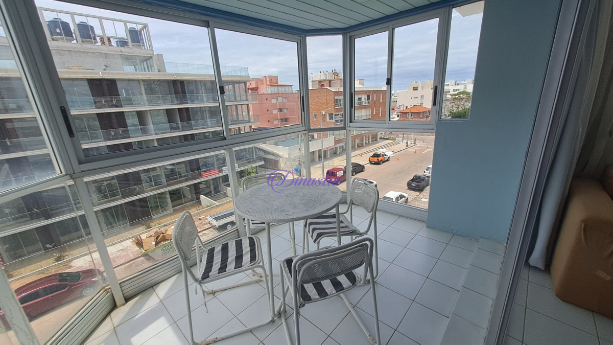 Apartamento ID.116 - Alquiler temporario Apartamento 2 dormitorios y medio en Península, Punta del Este.