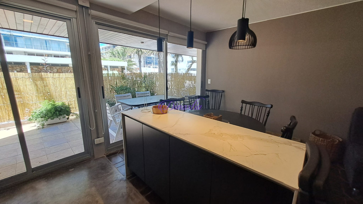 Apartamento ID.418 - Alquiler temporario Apartamento de 2 dormitorios en Península, Punta del Este.