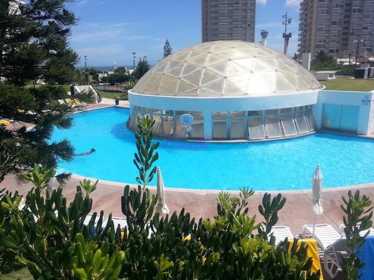 Apartamento ID.423 - Alquiler temporario Apartamento 2 y medio dormitorios mas dependencia en Playa Mansa, Punta del Este.
