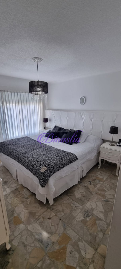 Apartamento ID.423 - Alquiler temporario Apartamento 2 y medio dormitorios mas dependencia en Playa Mansa, Punta del Este.