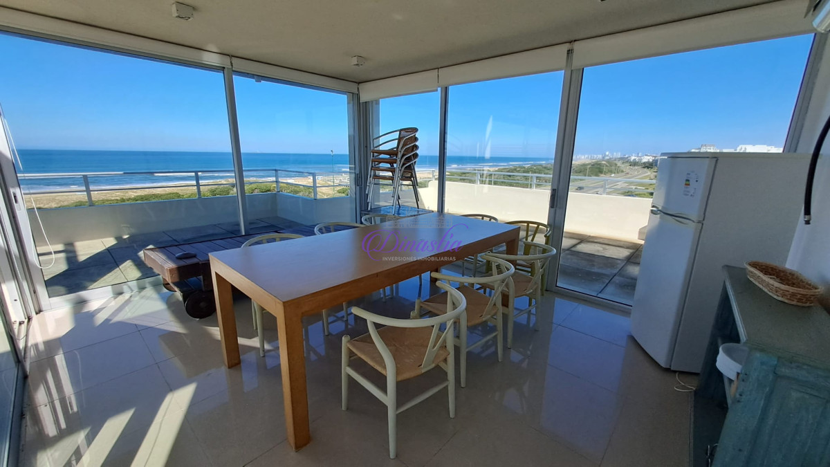 Apartamento ID.163 - Venta Penthouse 3 dormitorios en primera linea Playa Brava, Punta del Este