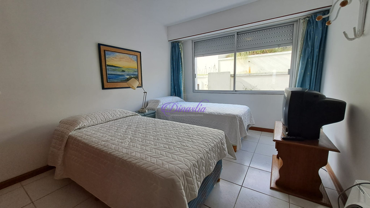 Apartamento ID.287 - Venta Apartamento de 3 dormitorios y dependencia completa frente al mar en Manantiales, Maldonado
