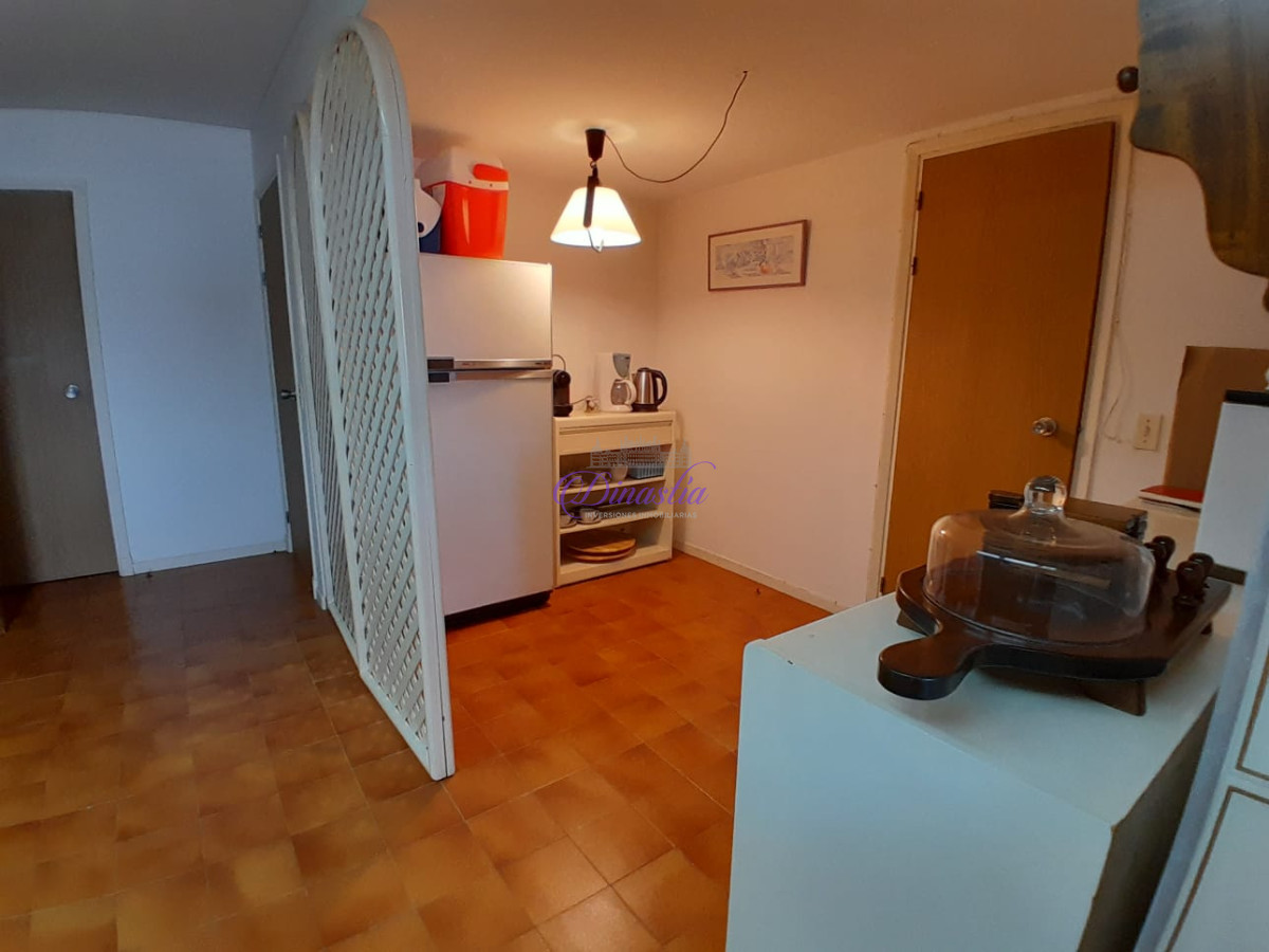 Apartamento ID.189 - Venta Apartamento de 3 dorm y dependencia en Playa Brava, Punta del Este.