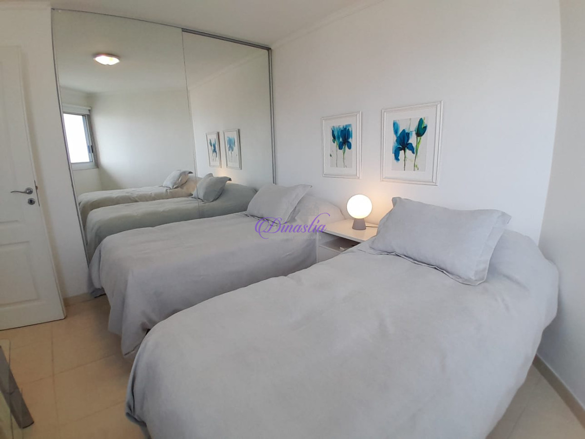 Apartamento ID.188 - Alquiler Temporario Apartamento de 2 dormitorios en Playa Mansa, Punta del Este.