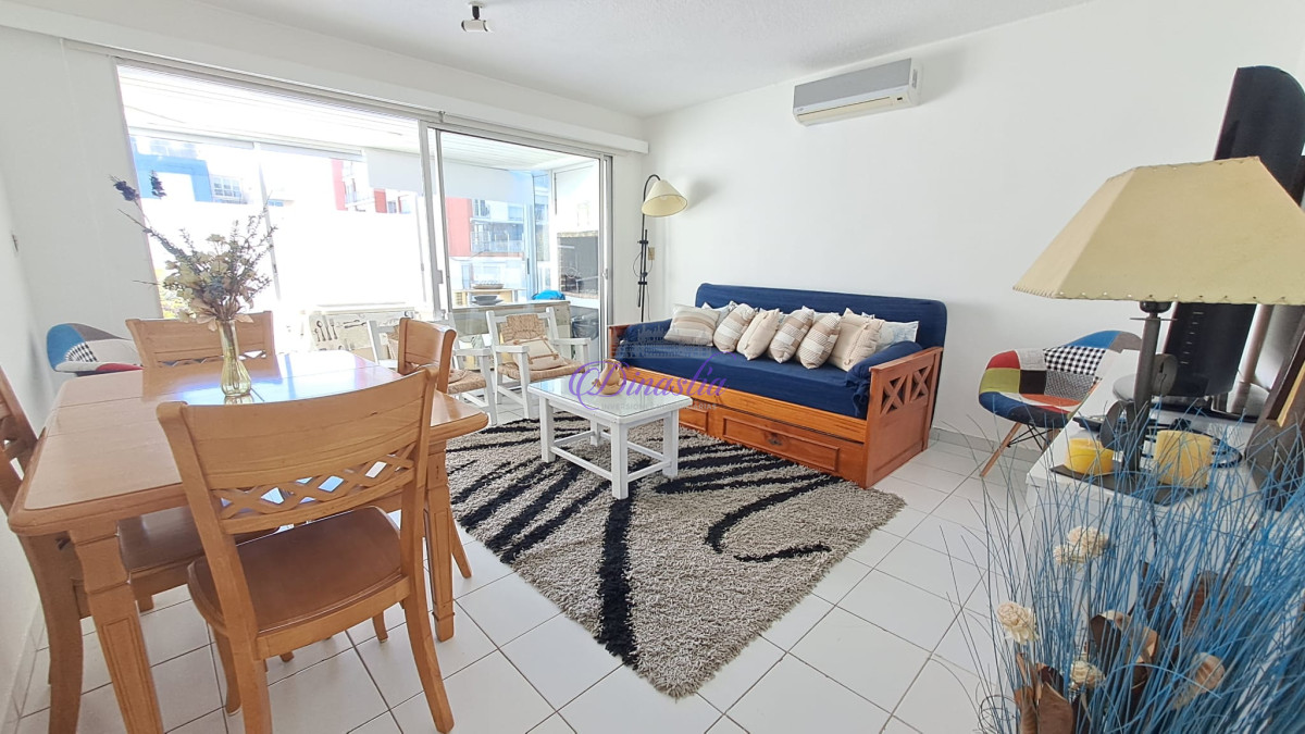 Apartamento ID.14 - Alquiler Anual Apartamento de 1 dormitorio en Península, Punta del Este.