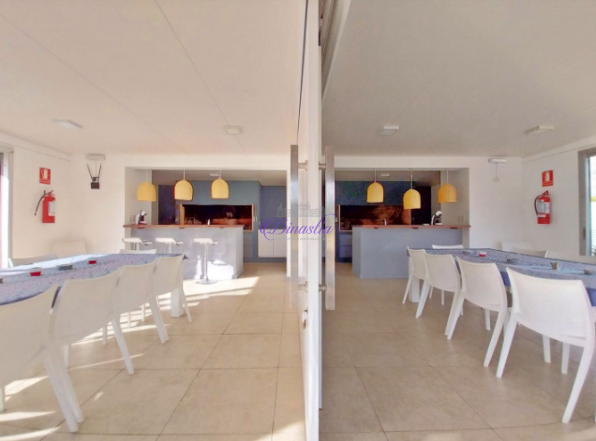 Apartamento ID.166 - Venta Apartamento a ESTRENAR de 2 y medio dormitorios en primera linea Playa Brava, Punta del Este.