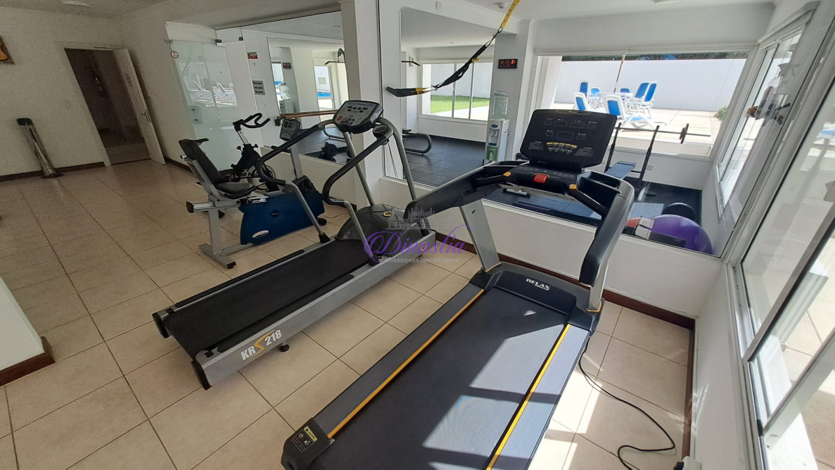 Apartamento ID.385 - Venta Apartamento de 4 dormitorios en Primera linea Playa Brava, Punta del este.