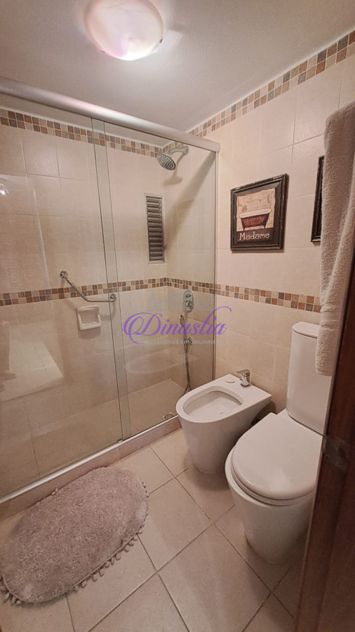 Apartamento ID.437 - Alquiler temporario Apartamento 3 dormitorios frente al mar en Playa Mansa, Punta del Este