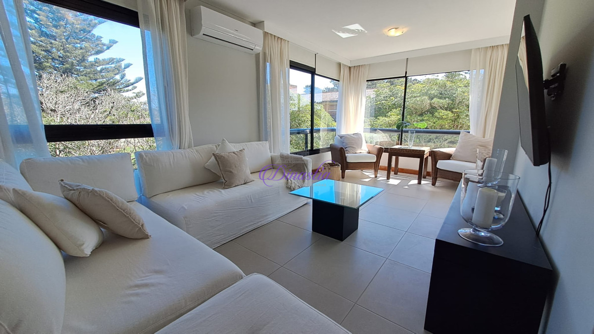 Apartamento ID.306 - Alquiler temporario Apartamento de 3 dormitorios en Playa Brava, Punta del Este.