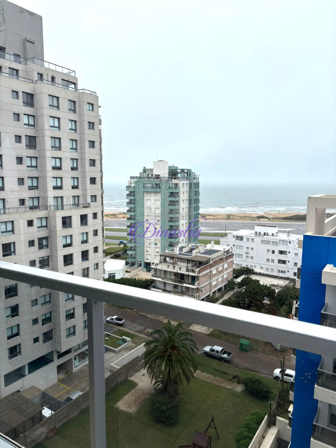 Apartamento ID.448 - Venta Apartamento de 2 dormitorios y medio en Parada 3, Punta del Este