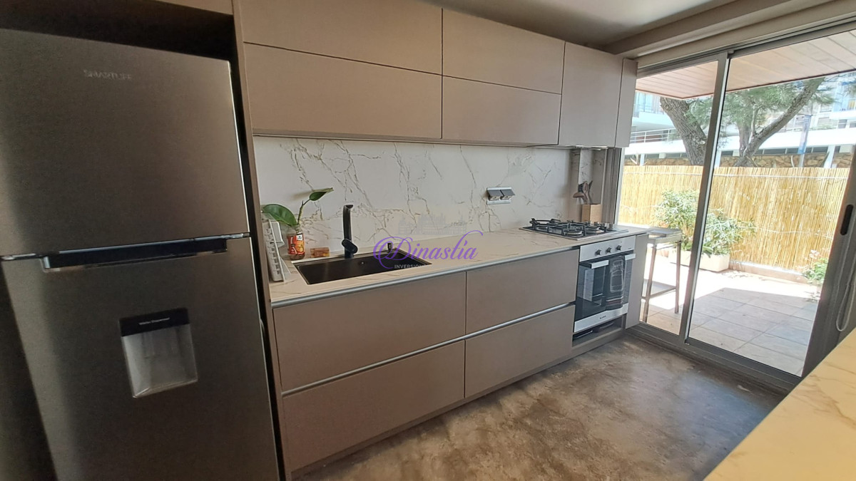 Apartamento ID.418 - Alquiler temporario Apartamento de 2 dormitorios en Península, Punta del Este.