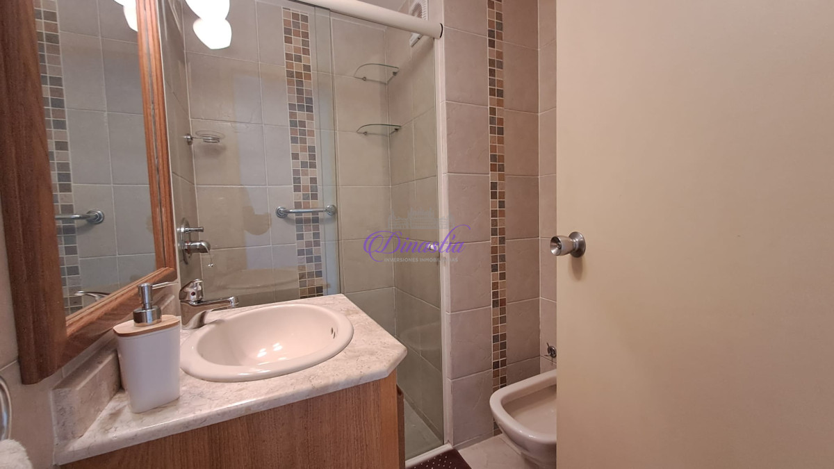 Apartamento ID.295 - Alquiler temporario Apartamento 3 dormitorios y dependencia frente al mar de Playa Mansa, Punta del Este