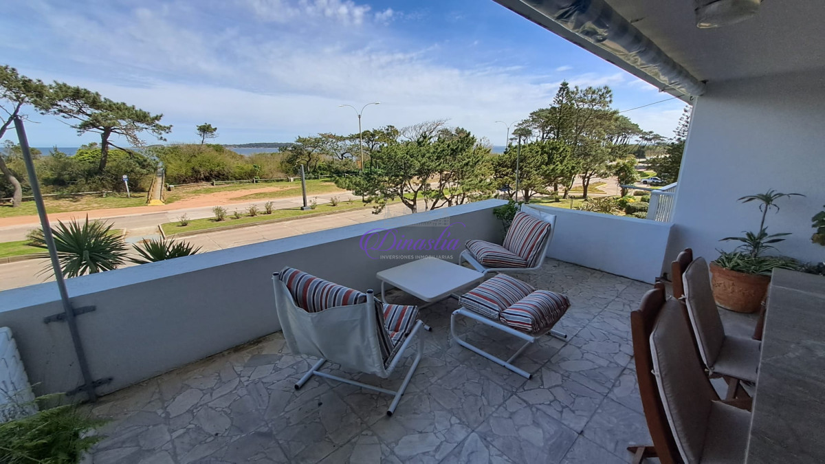 Apartamento ID.295 - Alquiler temporario Apartamento 3 dormitorios y dependencia frente al mar de Playa Mansa, Punta del Este