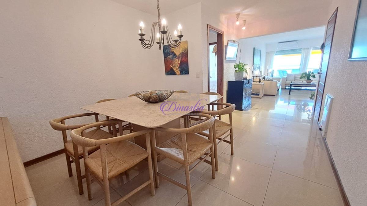 Apartamento ID.437 - Alquiler temporario Apartamento 3 dormitorios frente al mar en Playa Mansa, Punta del Este