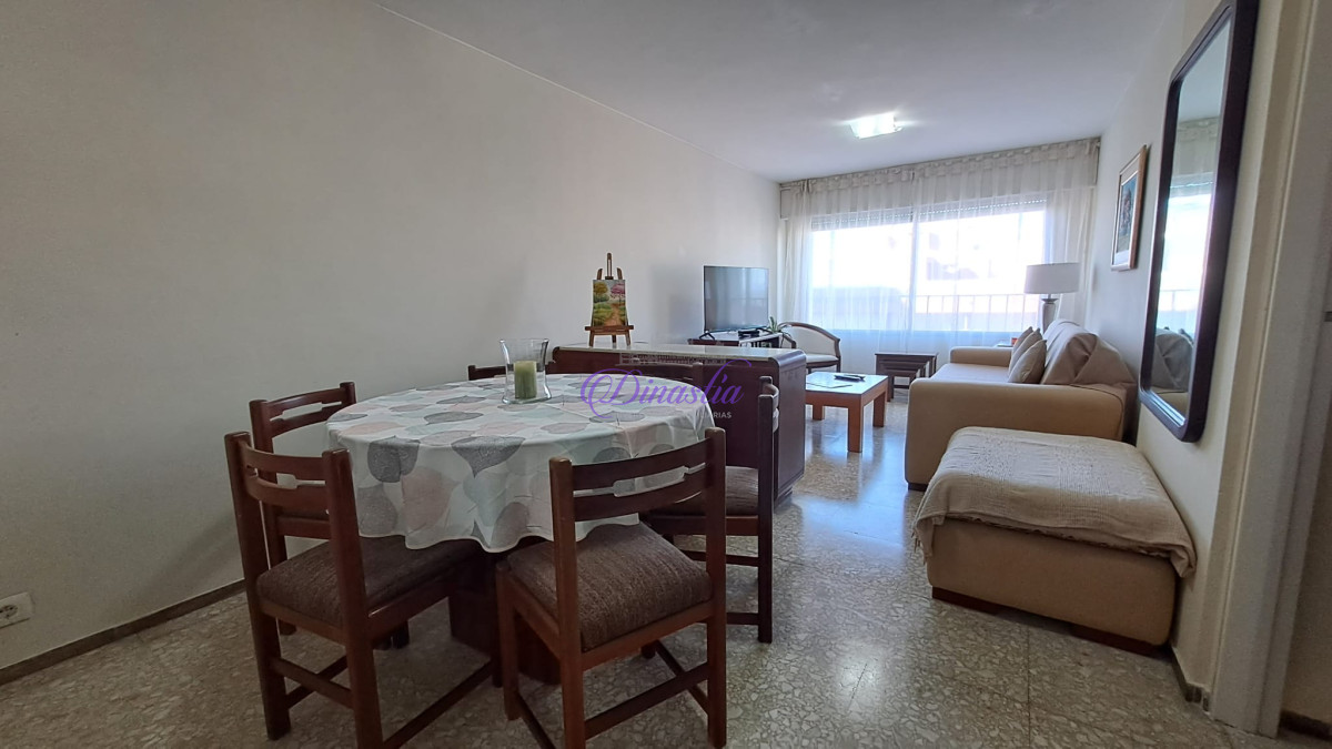 Apartamento ID.174 - Venta y Alquiler temporal Apartamento 1 y medio dormitorios en Península, Punta del Este.