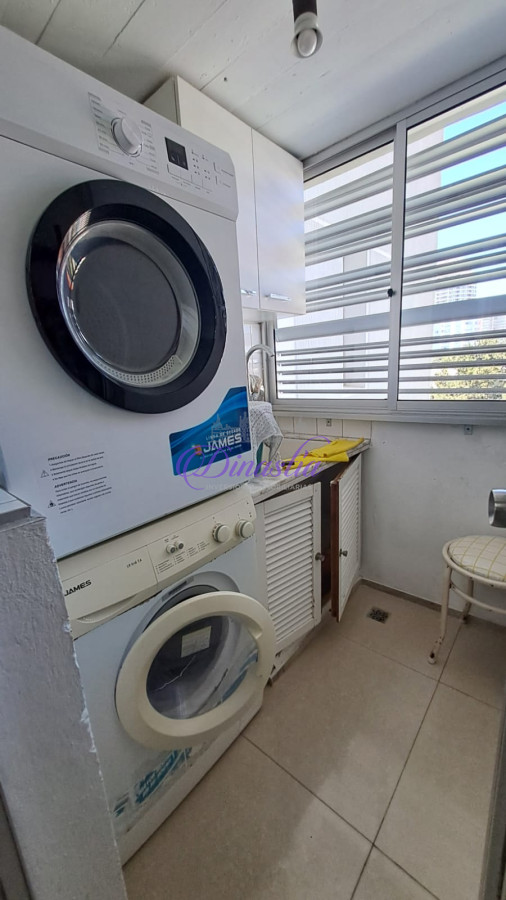 Apartamento ID.437 - Alquiler temporario Apartamento 3 dormitorios frente al mar en Playa Mansa, Punta del Este
