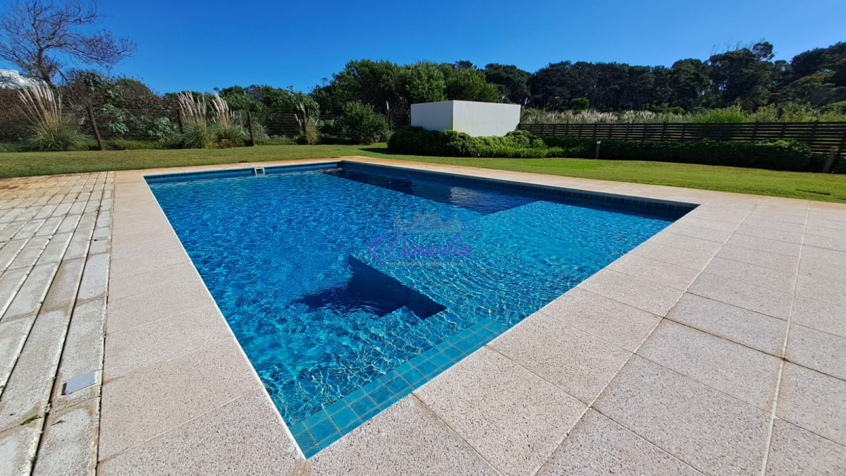 Apartamento ID.163 - Venta Penthouse 3 dormitorios en primera linea Playa Brava, Punta del Este