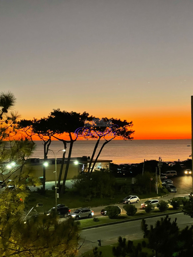 Apartamento ID.419 - Alquiler temporario Apartamento frente al mar de 1 dormitorio en Playa Mansa, Punta del Este