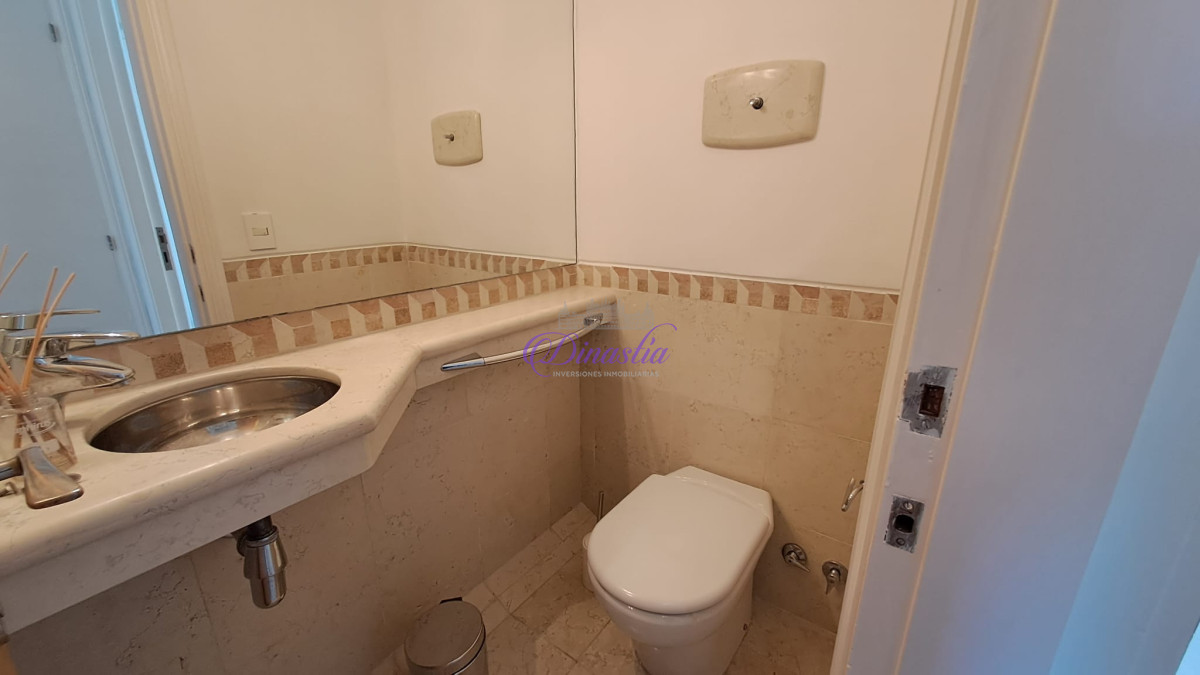 Apartamento ID.306 - Alquiler temporario Apartamento de 3 dormitorios en Playa Brava, Punta del Este.