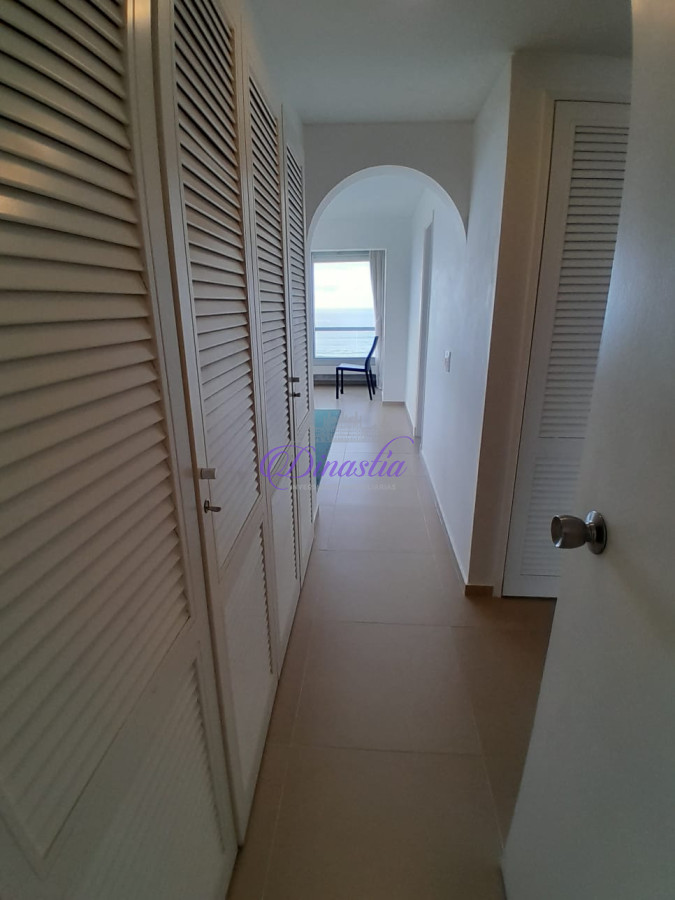 Apartamento ID.187 - Venta Apartamento 3 dorm y dependencia en Playa Brava, Punta del Este.
