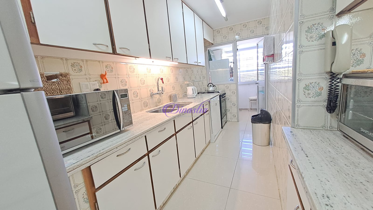 Apartamento ID.437 - Alquiler temporario Apartamento 3 dormitorios frente al mar en Playa Mansa, Punta del Este