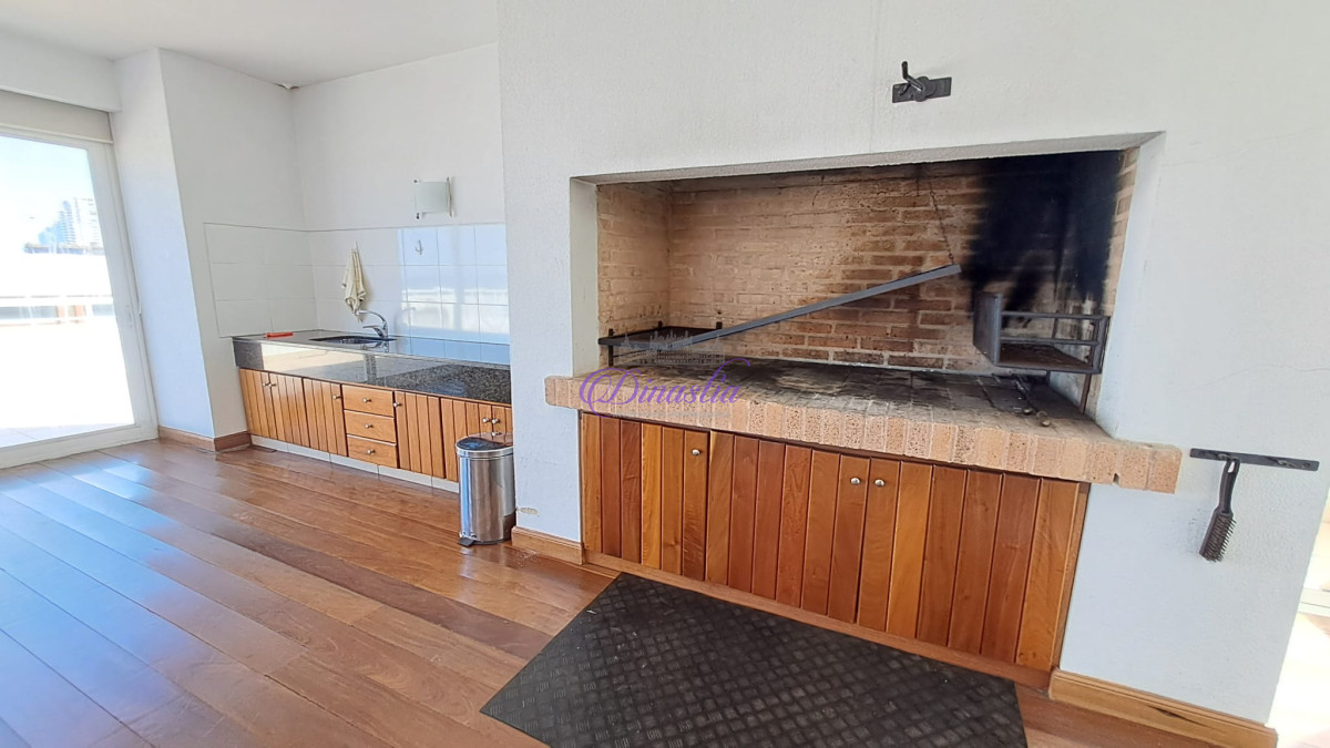 Apartamento ID.405 - Alquiler temporal Penthouse de 4 dormitorios en primera linea de Playa Brava, Punta del Este.