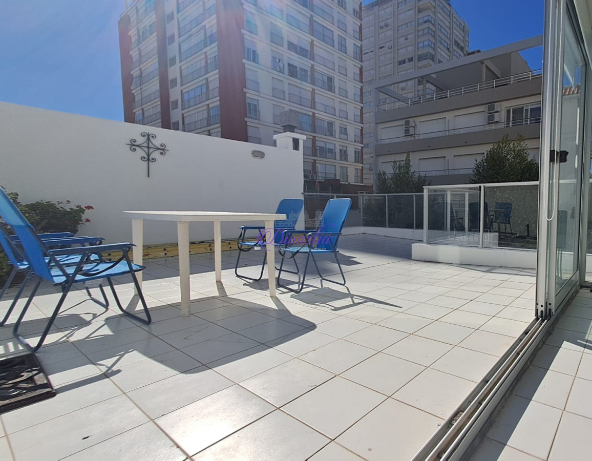 Apartamento ID.14 - Alquiler Anual Apartamento de 1 dormitorio en Península, Punta del Este.