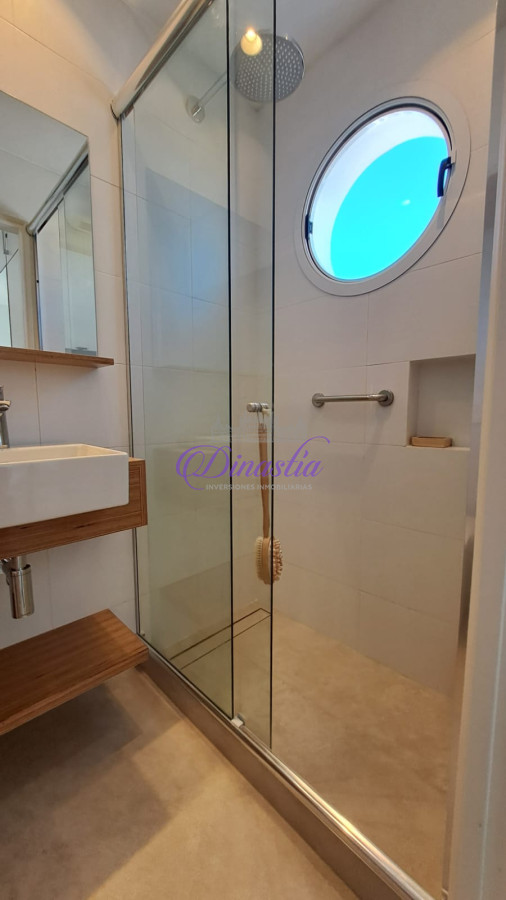 Apartamento ID.445 - Alquiler temporario Penthouse de 2 dormitorios en Península, Punta del Este.
