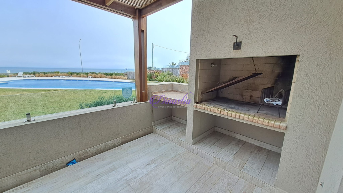 Apartamento ID.290 - Alquiler temporario Apartamento de 3 dormitorios frente al mar en La Barra, Maldonado