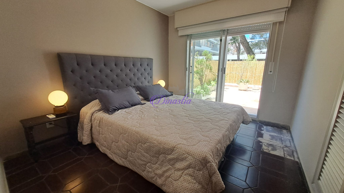 Apartamento ID.418 - Alquiler temporario Apartamento de 2 dormitorios en Península, Punta del Este.