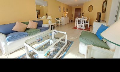 Venta Apartamento de 2 dormitorios sobre Roosevelt, Punta del Este