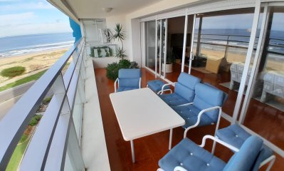 Venta Apartamento 3 dorm y dependencia en Playa Brava, Punta del Este.