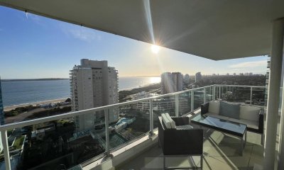 Venta y Alquiler temporario Apartamento 3 dormitorios en Playa Mansa, Punta del Este.