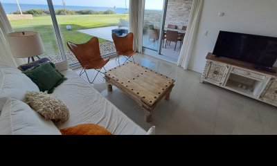 Venta Apartamento 2 dorm frente al mar en Playa Mansa, Punta del Este