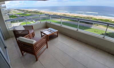 Venta Apartemento 3 dormitorios y dependencia en Playa Brava, Punta del Este.