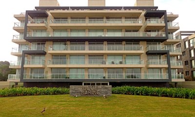 Venta Apartamento a ESTRENAR de 2 y medio dormitorios en primera linea Playa Brava, Punta del Este.