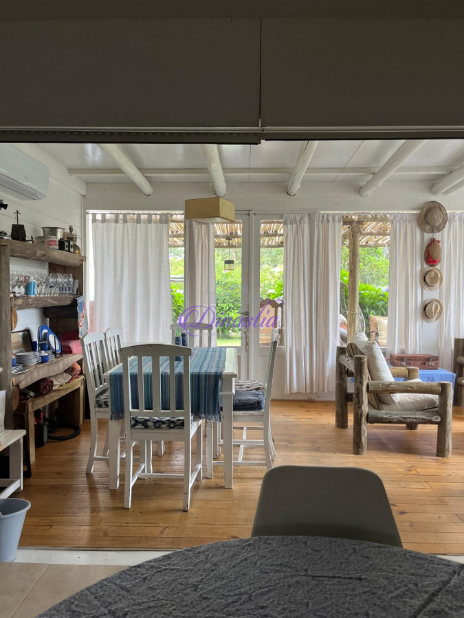 Casa ID.49 - Alquiler Temporario Casa de 3 dormitorios en La Barra, Maldonado.